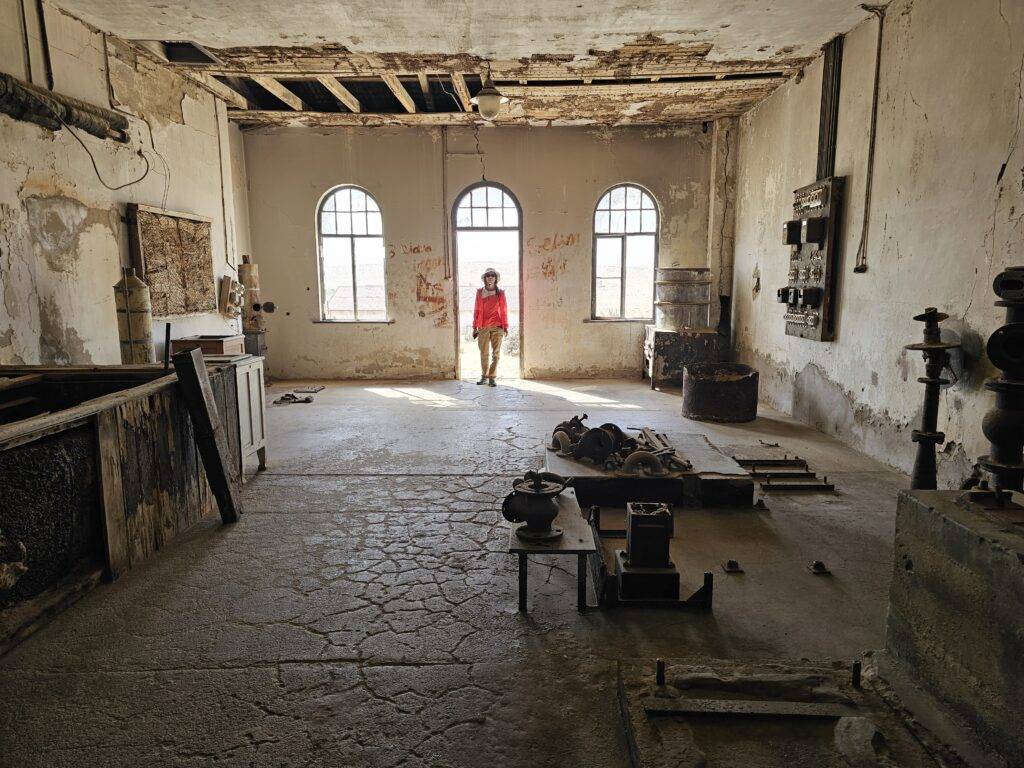 Kolmanskop: Ciudad fantasma desierta.